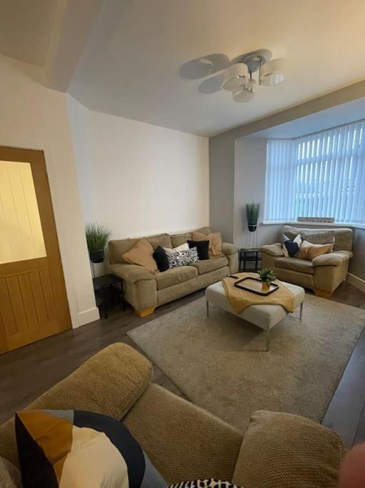 Modern, Spacious And Central Location アバーデア エクステリア 写真