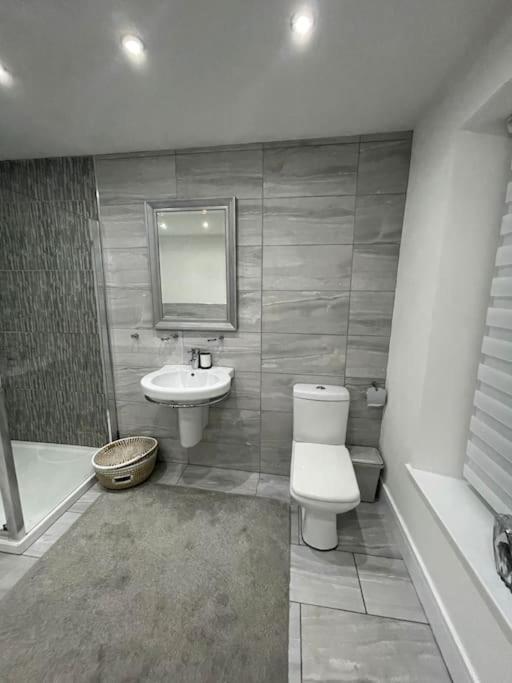 Modern, Spacious And Central Location アバーデア エクステリア 写真