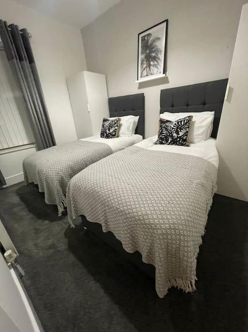 Modern, Spacious And Central Location アバーデア エクステリア 写真