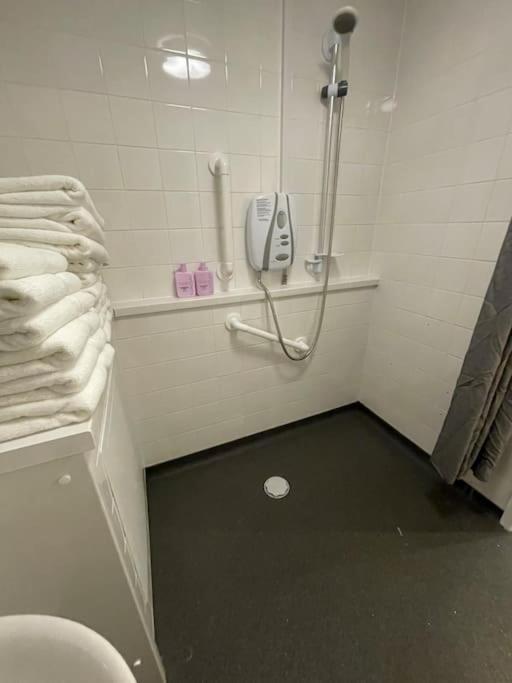 Modern, Spacious And Central Location アバーデア エクステリア 写真