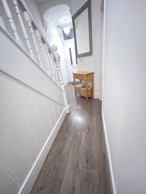 Modern, Spacious And Central Location アバーデア エクステリア 写真