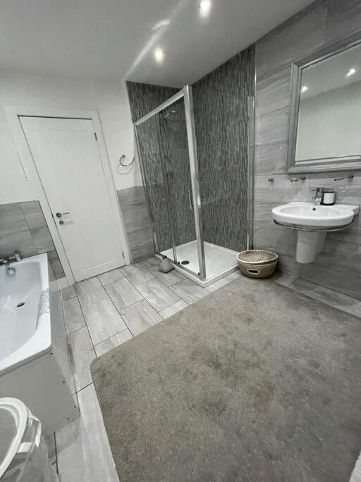 Modern, Spacious And Central Location アバーデア エクステリア 写真