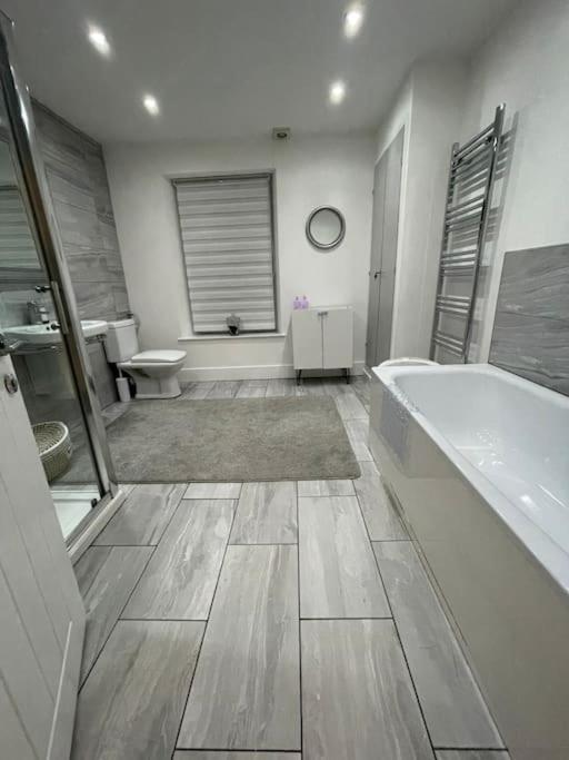 Modern, Spacious And Central Location アバーデア エクステリア 写真